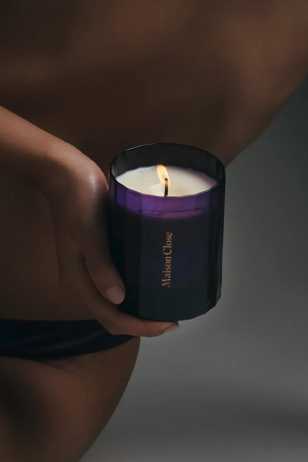 Scène de CrimeBougie d'ambiance notes Métalliques